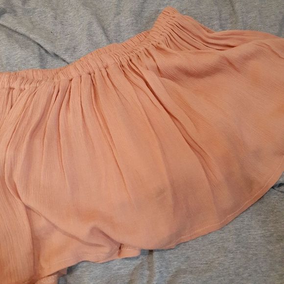 LF Smocked Flowy Crepe Off-Shoulder Boho Crop Top Small Melon NWT - Picture 3 of 7